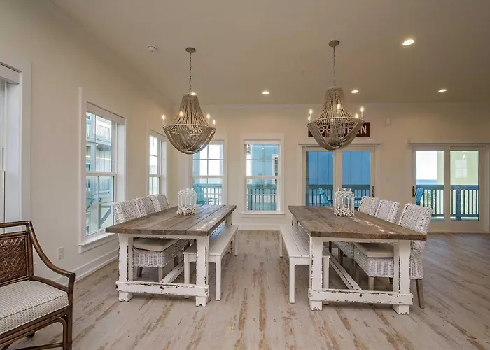 Breezyville Northwest Sky 12br Holiday home