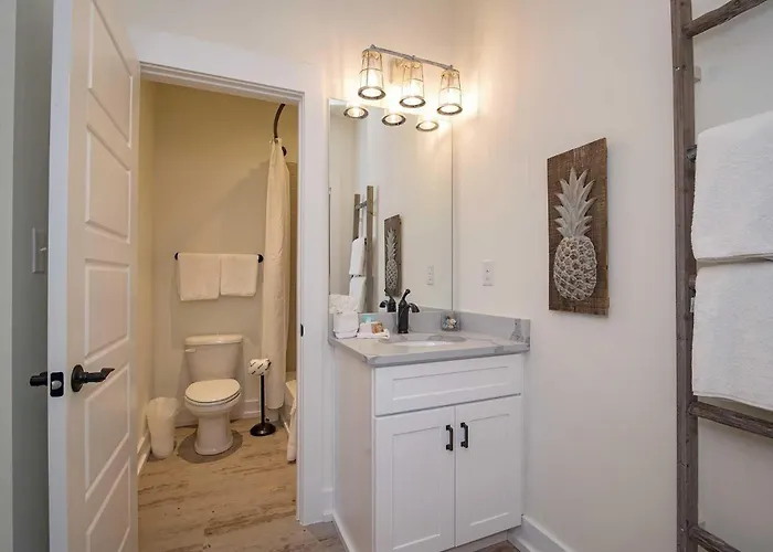 Holiday home Breezyville Northwest Sky 12br